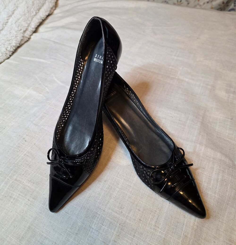 Stuart Weitzman Black Patent Leather Mesh Perforated Kitten Heel Pumps with Bow